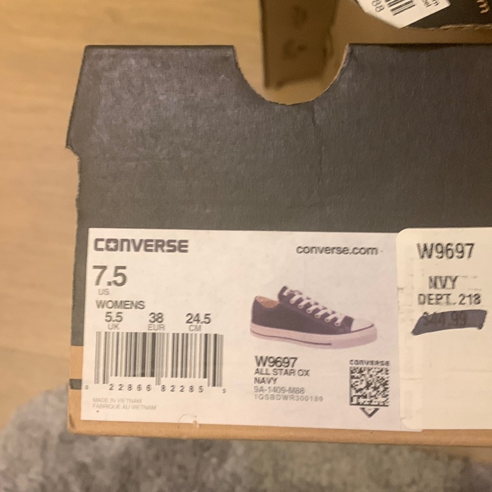Women’s Converse size 7.5